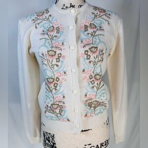 Vintage Petite Sophisticated Cottagecore floral Embroidered beaded cardigan S